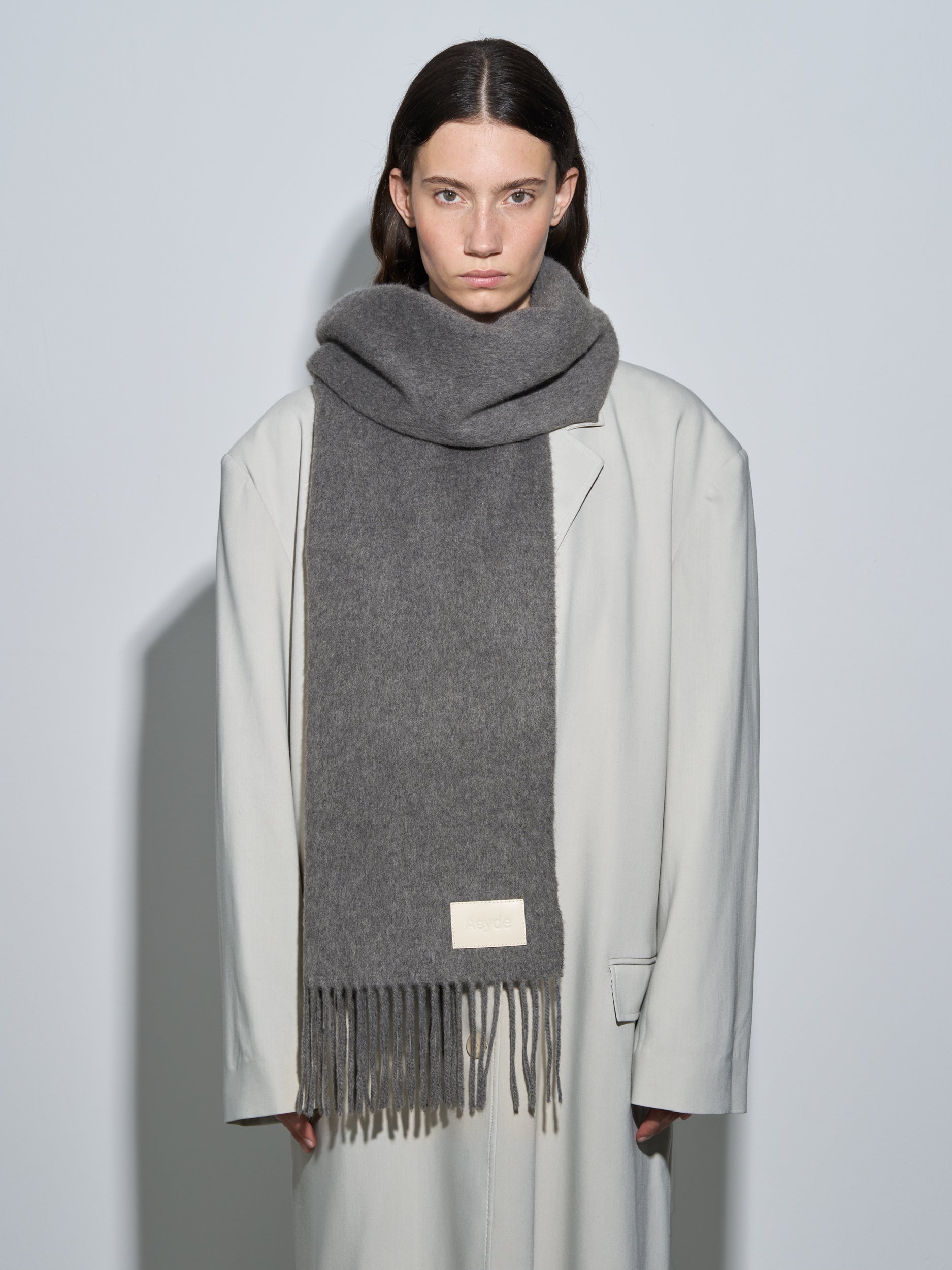 Aeyde | Bela Cashmere Scarves for Women | Grey Cashmere | Luxury Materials | Handmade in Italy | How to Style