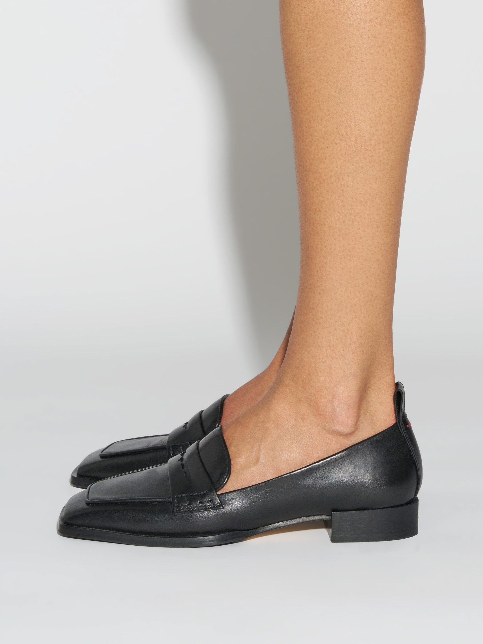Aeyde | Blake Square-Toe Flats Leather Flats for Women | Black Calf | Square Toe | Flat Heel | How to Style