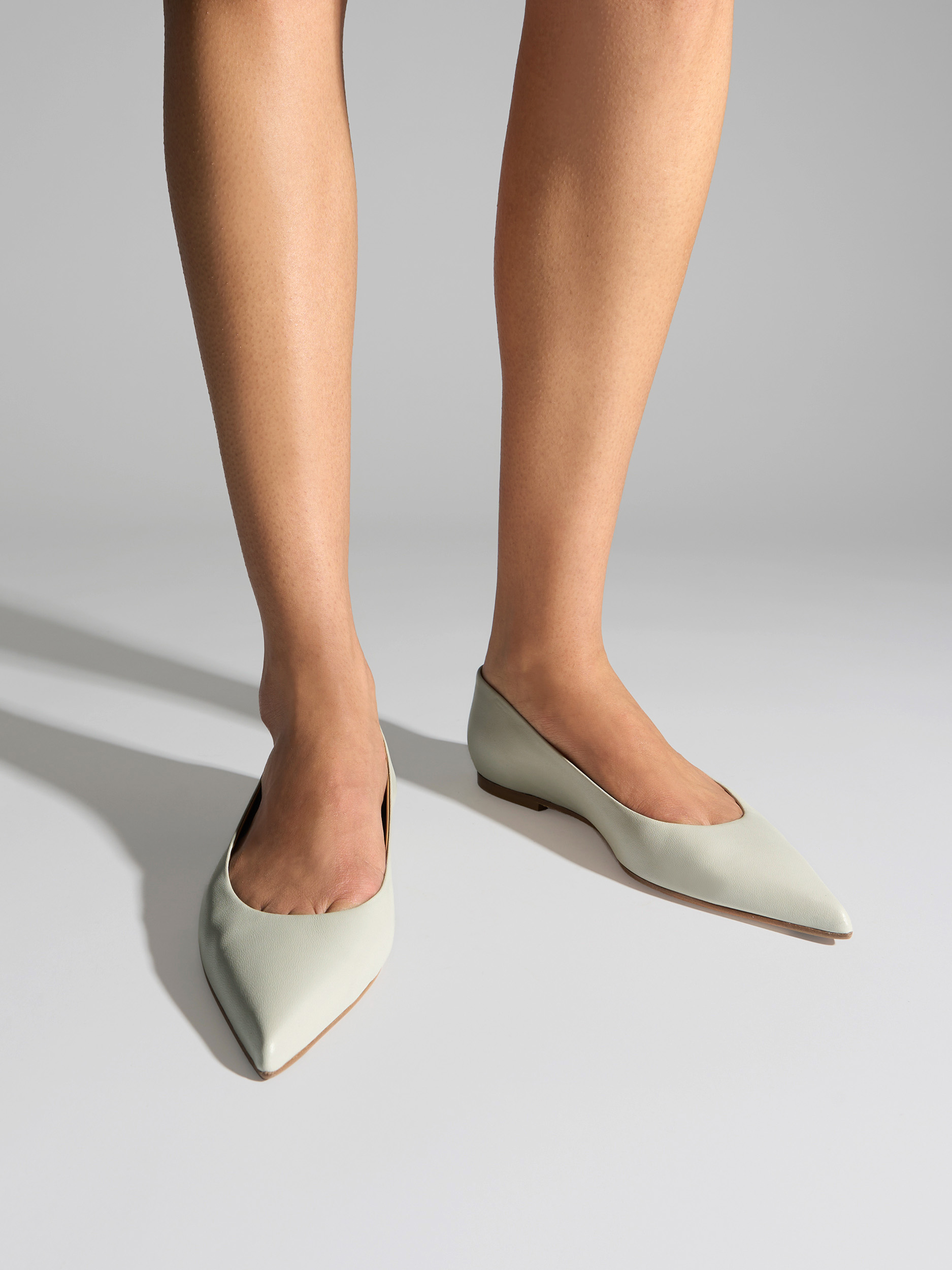 Aeyde | Cassy Pointed-Toe Flats Leather Flats for Women | Cloud Nappa | Pointed Toe | Flat Heel | On Feet