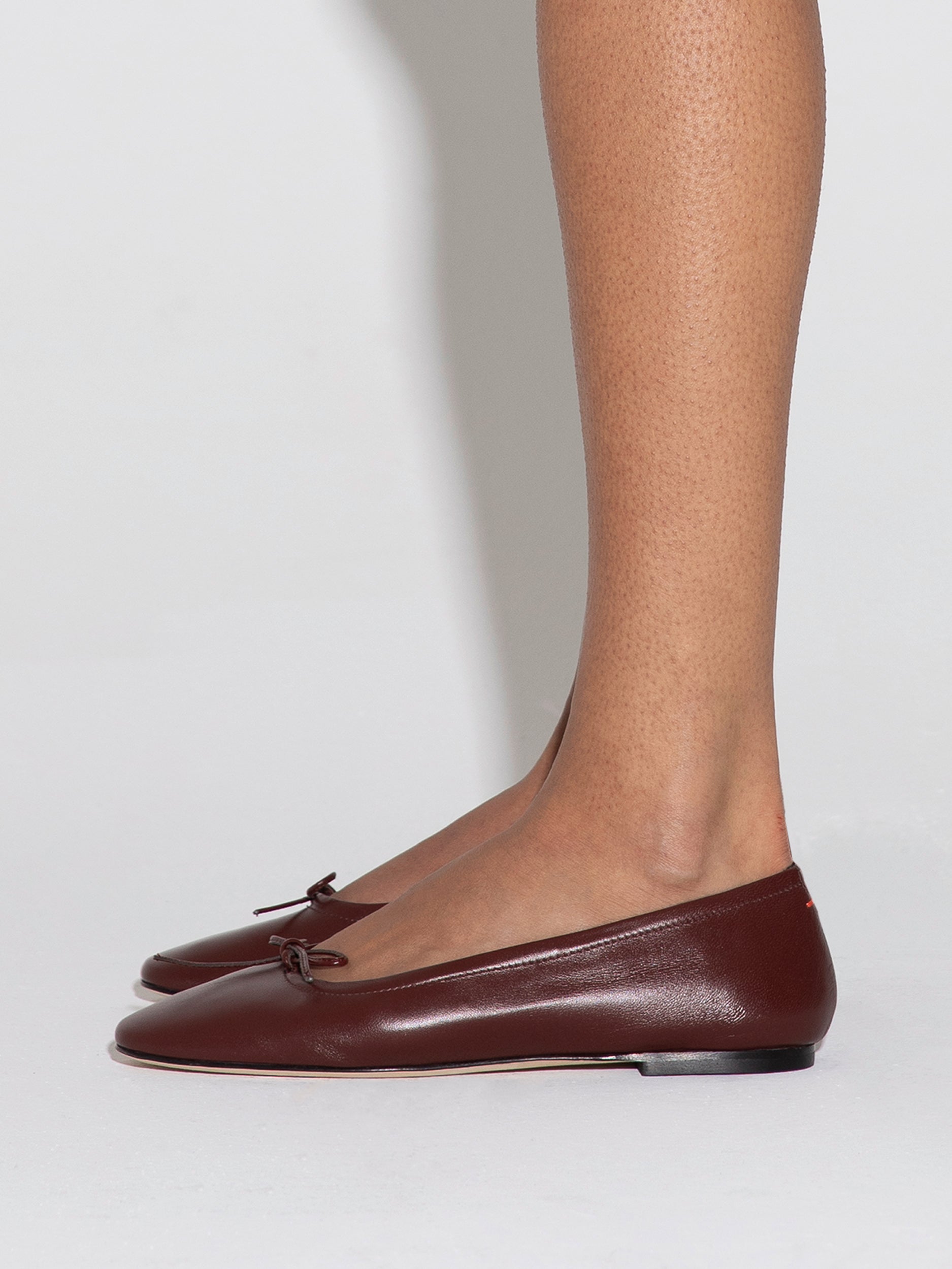 Aeyde | Delfina Leather Ballet Flats Leather Flats for Women | Port Nappa | Round Toe | Flat Heel | How to Style