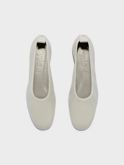 Aeyde | Gemma Round-Toe Pumps Leather Pumps for Women | Cloud Nappa | Round Toe | Mid Heel | Front View