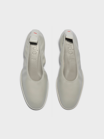 Aeyde | Giulia Stiletto Pumps Leather Pumps for Women | Cloud Nappa | Round Toe | Mid Heel | Front View