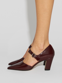 Isidora Mary-Jane Pumps