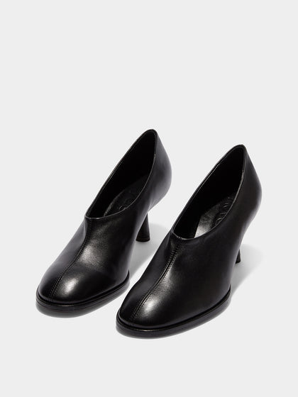 Aeyde | Izzy Leather Pumps Leather Pumps for Women | Black Nappa | Round Toe | Mid Heel | On Feet