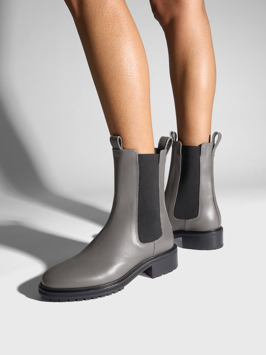 Aeyde | Jack Leather Ankle Boots Leather Ankle Boots for Women | Taupe Calf | Round Toe | Low Heel | On Feet