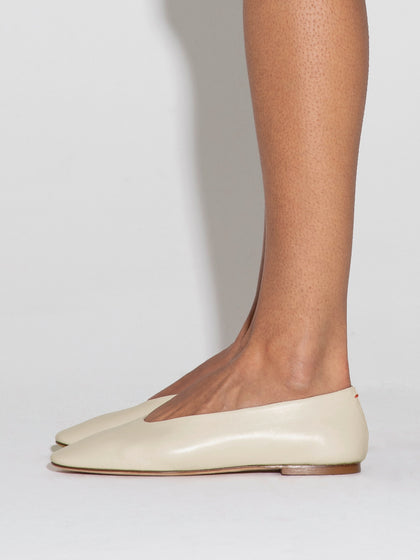 Aeyde | Kirsten Leather Flats for Women | Creamy Nappa | Round Toe | Flat Heel | How to Style