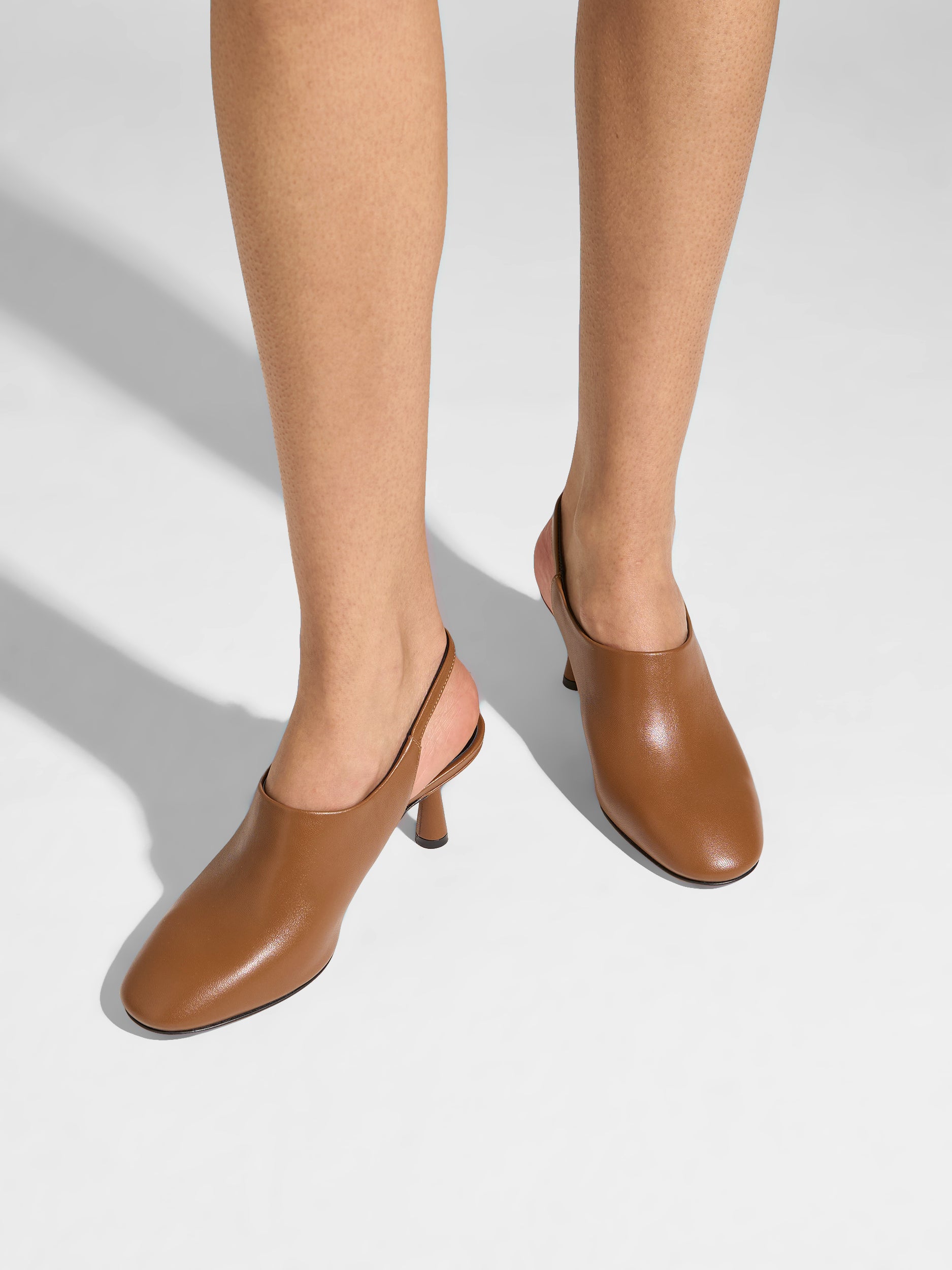Aeyde | Malin Leather Pumps for Women | Tobacco Nappa | Round Toe | Mid Heel | On Feet