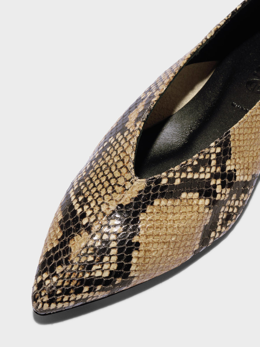 Aeyde | Moa Pointed-Toe Flats Leather Flats for Women | Hazelnut Snake | Pointed Toe | Flat Heel | Heel Details