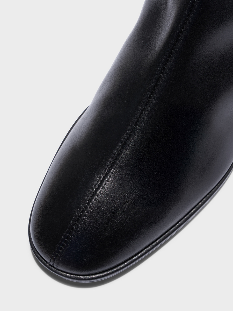 Aeyde | Roisin Leather Ankle Boots Leather Ankle Boots for Women | Black Calf | Round Toe | Low Heel | Front View
