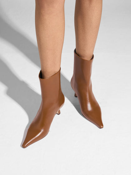 Aeyde | Rowan Leather Ankle Boots for Women | Tobacco Calf | Pointed Toe | Mid Heel | On Feet