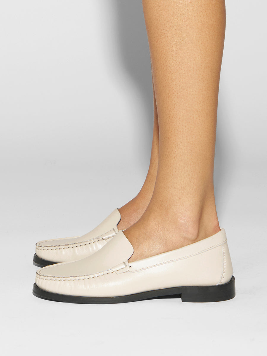 Aeyde | Arthur Leather Flats for Women | Creamy Calf | Round Toe | Flat Heel | How to Style