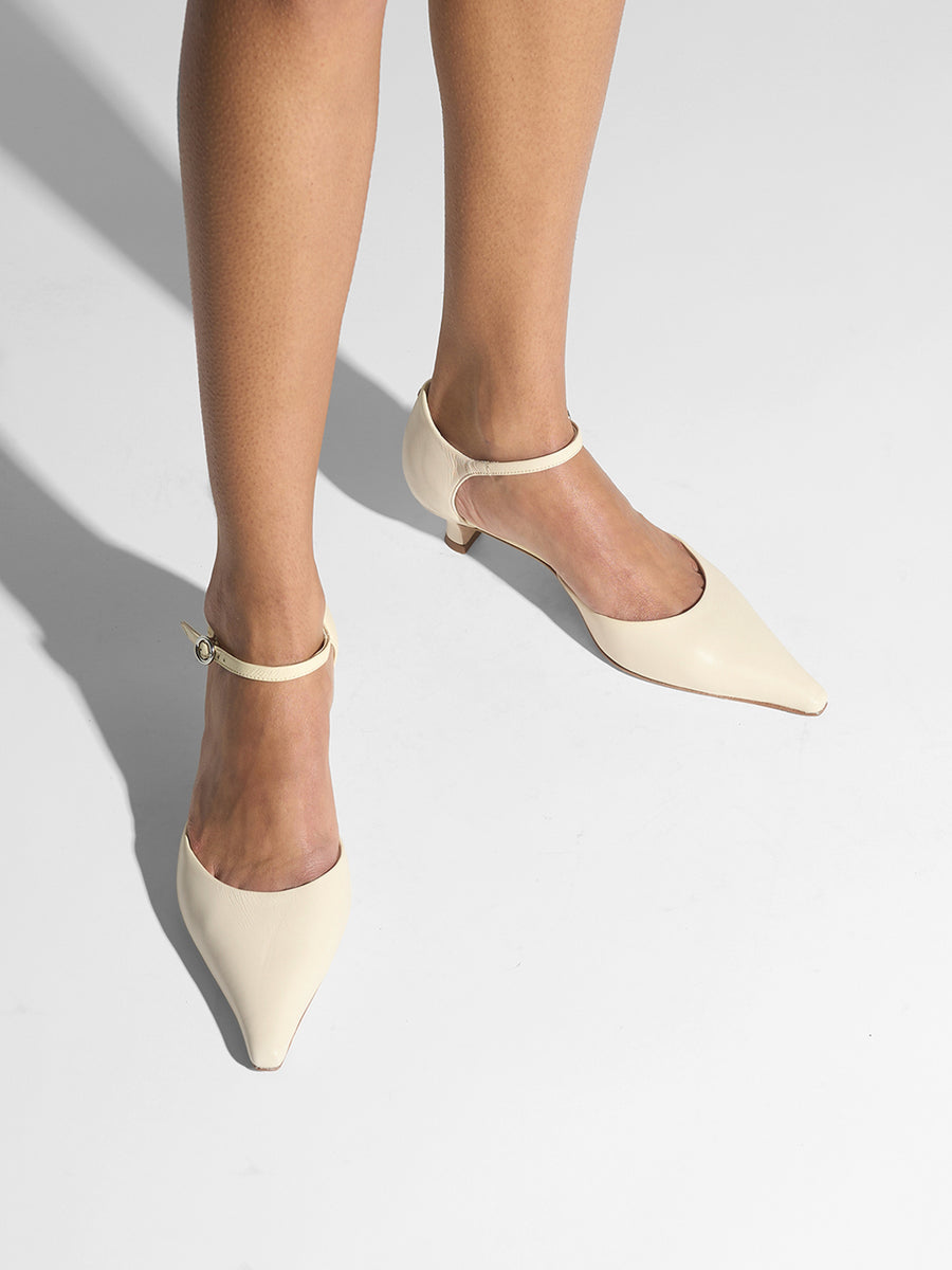 Aeyde | Tillie Leather Pumps for Women | Creamy Nappa | Pointed Toe | Mid Heel | On Feet