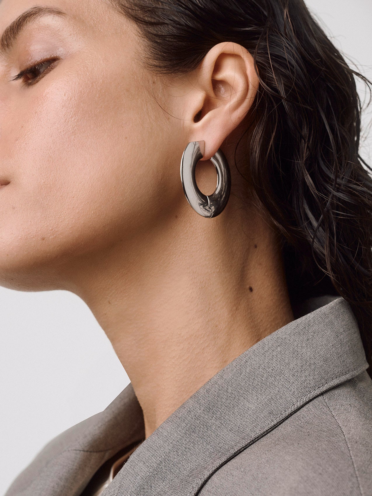 Aeyde | Ada Large Palladium-Plated Hoop Earrings for Women | Luxury Materials | Handmade in Italy | On Model